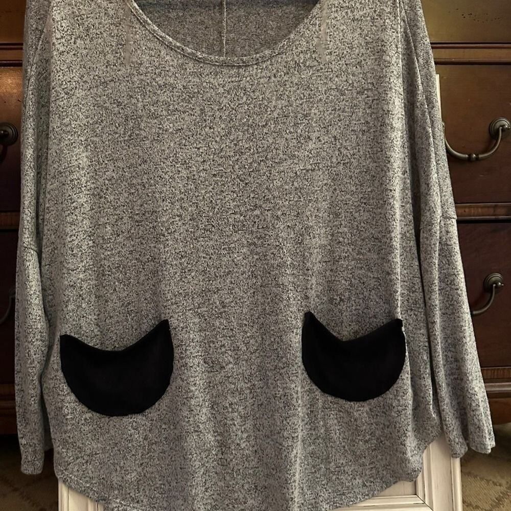 Mod Ref grey knit crew neck with 2 black pockets and batwing sleeves S